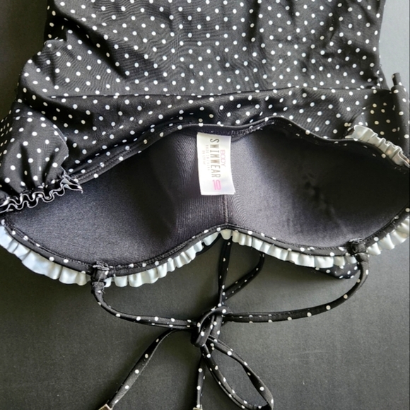 Polka Dot Ruffle One Piece Swimsuit - Picture 3 of 5